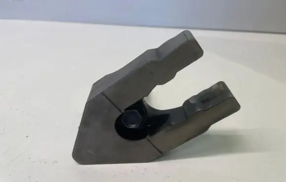 Nissan X-Trail T30 Fuel Injector clamp holder