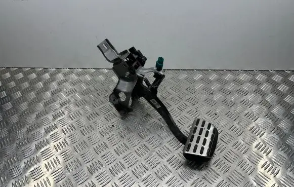 Hyundai Tucson TL Brake pedal 32800F1745