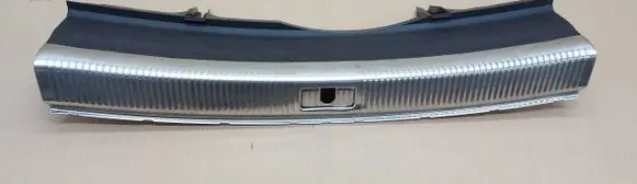 Trunk/boot sill cover protection
