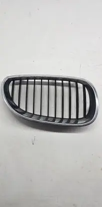 BMW 5 E60 E61 Front bumper upper radiator grill 7065702 10627110