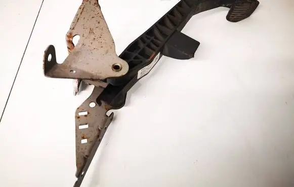Volvo C30 Clutch pedal 4N517B633EM
