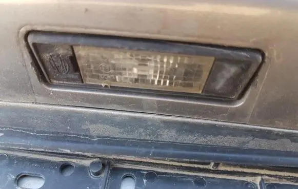 Peugeot 607 Number plate light