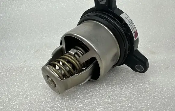Audi A4 S4 B9 Thermostat/thermostat housing 06M121115H