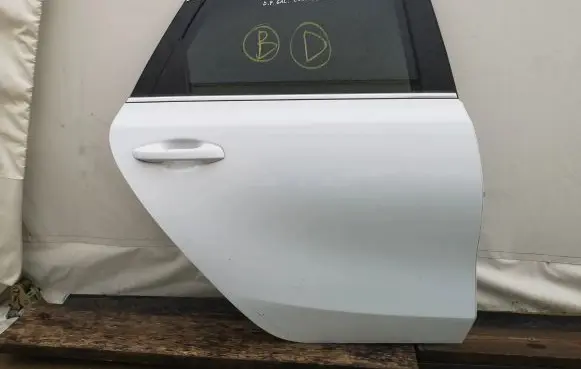 KIA Ceed Rear door