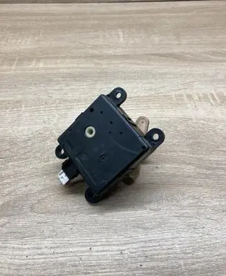 Nissan Primera Air flap motor/actuator 3T05030820