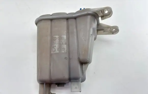 Audi A5 8T 8F Coolant expansion tank/reservoir 8K0121403Q