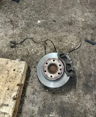 Front wheel hub spindle knuckle