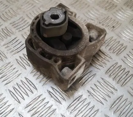 Mercedes-Benz B W245 Engine mount bracket A1692400918