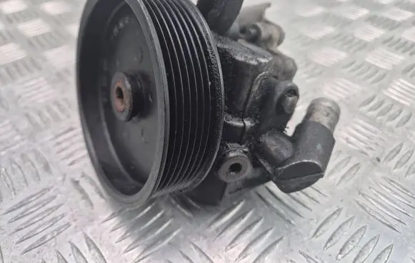 Mercedes-Benz E W211 Power steering pump A0054660301 10510