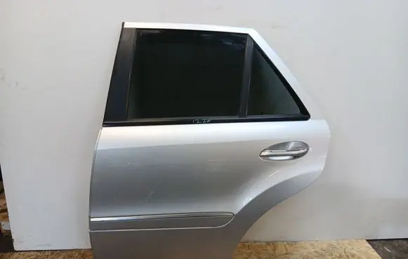 Mercedes-Benz ML W164 Rear door