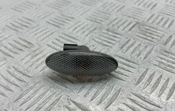 Toyota Auris 150 Front fender indicator light 8173002080