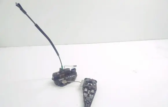 Opel Insignia A Front door lock