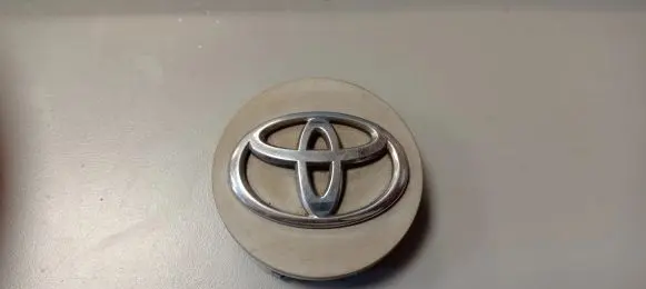 Toyota Sienna XL30 III Original wheel cap