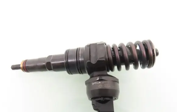 Volkswagen PASSAT B5.5 Fuel injector 0414720037 038130073AJ