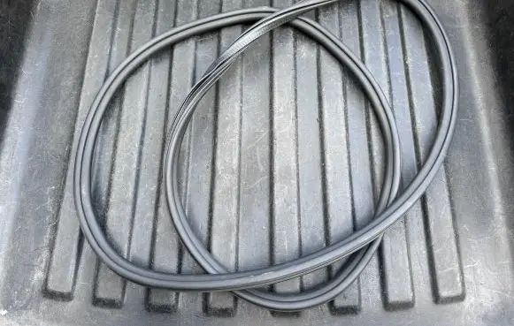 Porsche Macan (95B) Front door rubber seal 95B831721 95B831721B