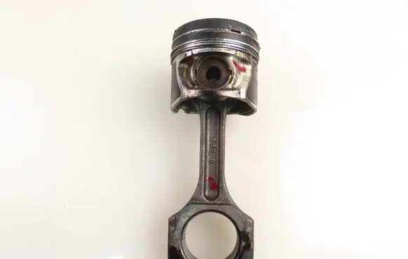 Hyundai Santa Fe Piston with connecting rod 