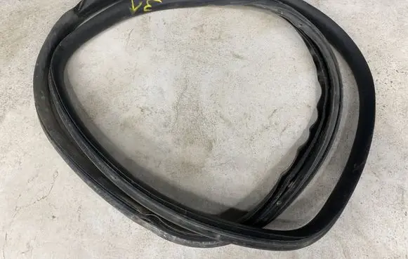 Volvo V50 Rear door rubber seal (on body) 