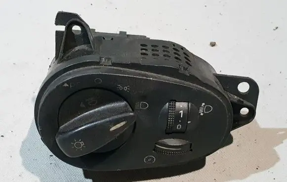 Ford Focus Light switch 04052502