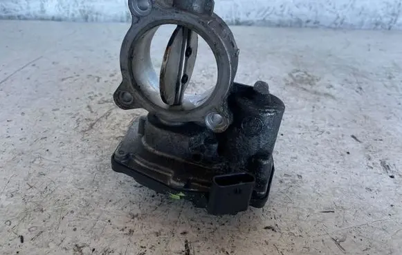 BMW 3 E90 E91 Engine shut-off valve 10378517 7810752