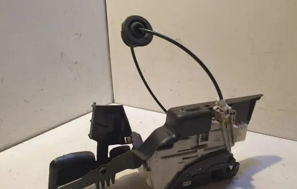 Audi A4 S4 B7 8E 8H Front door lock