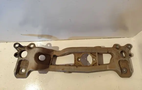 Gearbox mounting bracket
