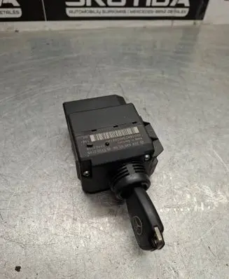 Mercedes-Benz C W203 Ignition lock 2035450508 33002106 33002105