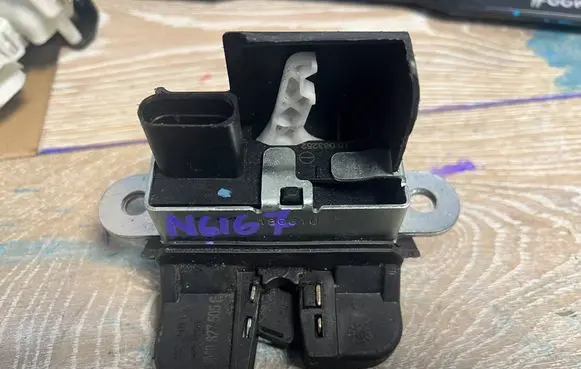 Volkswagen Tiguan Tailgate/trunk/boot lock/catch/latch 5M0827505e 180610