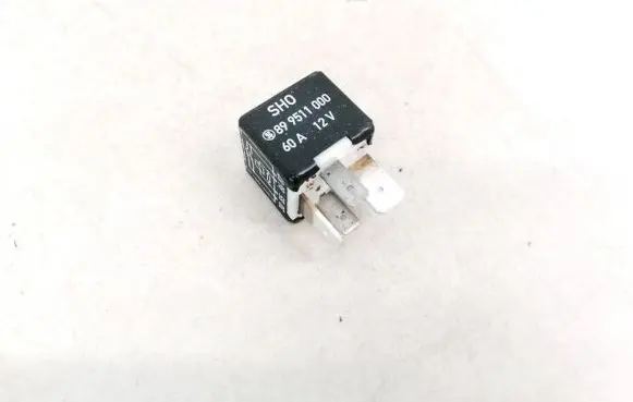 Volkswagen PASSAT B5 Other relay 443951253J 899511000