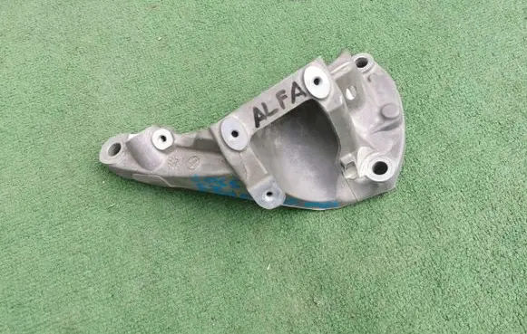 Alfa Romeo Giulia Engine mounting bracket 670052277