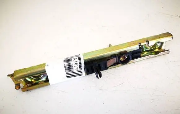 Renault Clio II Seat belt adjustment rail 33042884