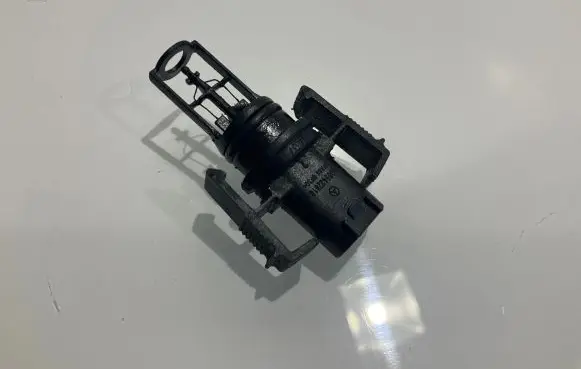 Mercedes-Benz CLS C219 Intake air temperature sensor 0005422818 A0005422818