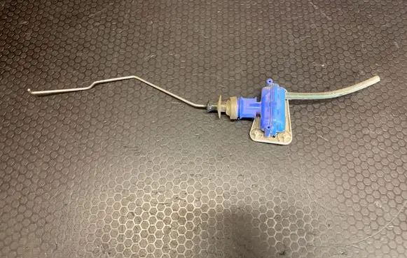 Audi 80 90 S2 B4 Central locking vacuum pump 893862123