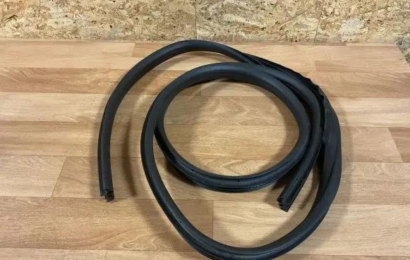 Ford C-MAX II Front door rubber seal