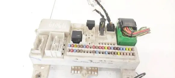 Volvo V50 Fuse box set 8690719 519096119