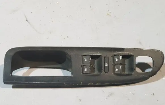 Volkswagen PASSAT B6 Electric window control switch 3C1867171