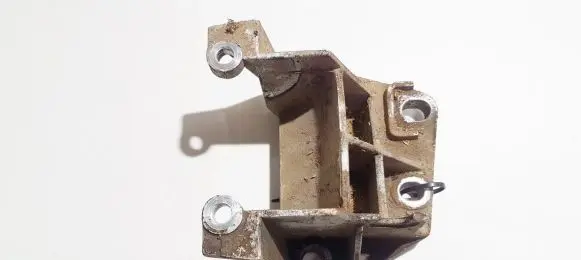 Ford Fiesta Engine mounting bracket