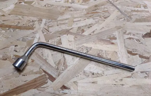 Mercedes-Benz ML W163 Wheel nut wrench 