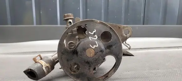 Mazda 323 F Power steering pump