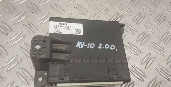 Toyota Avensis T270 Climate control unit 8865005251 MB1777001850