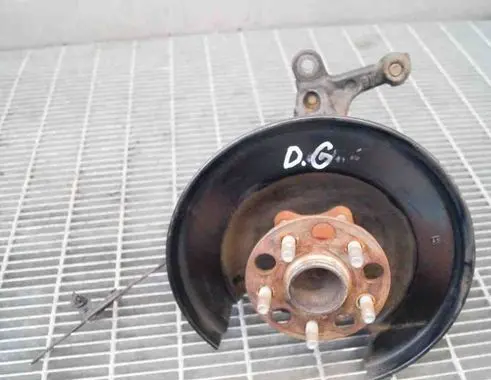 Toyota Prius (XW50) Rear wheel hub 151223A