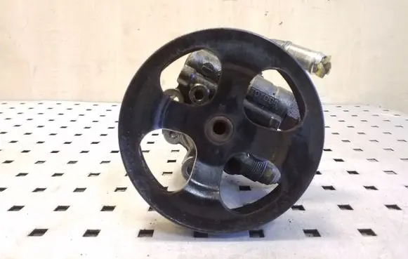 Toyota Corolla Verso AR10 Power steering pump