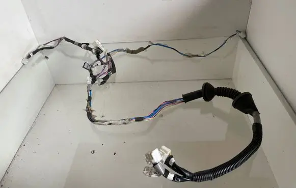 Toyota Corolla Verso AR10 Front door wiring loom 821510F020 060031