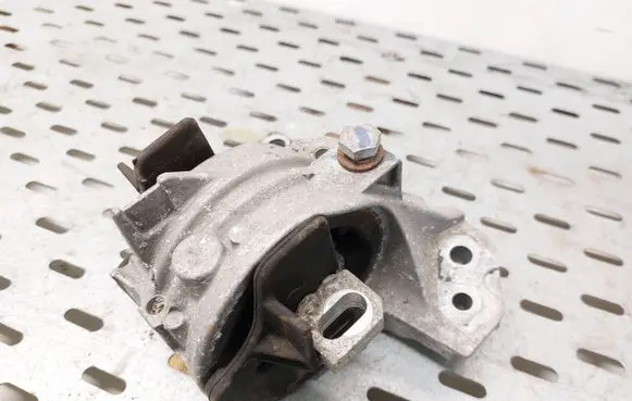 Citroen C5 Engine mount bracket