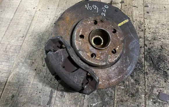 Mercedes-Benz A W169 Front wheel hub 6904