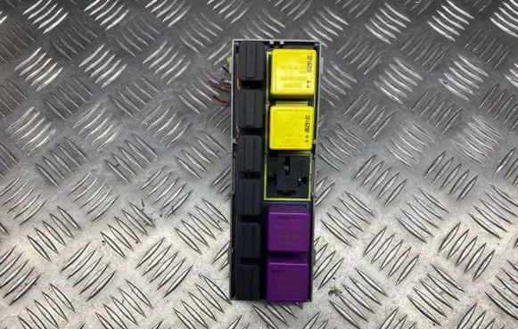 Opel Meriva A Fuse box set 90464759 V23134K55X370 12V30A