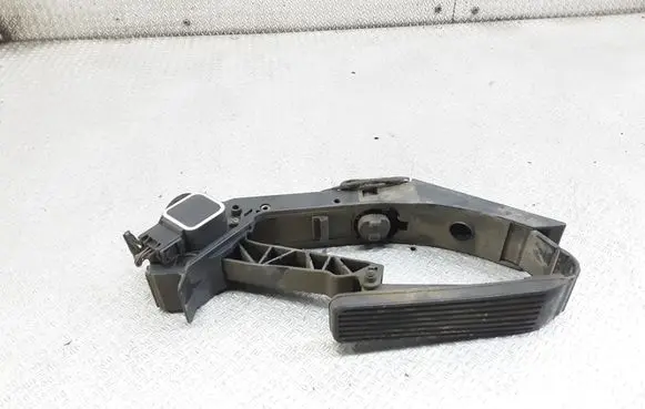 Mercedes-Benz S W220 Accelerator throttle pedal A2203000004