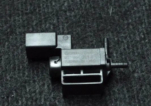 Audi A4 S4 B8 8K Turbo solenoid valve 037906283C