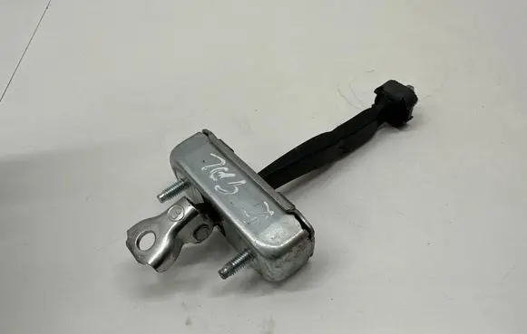 Toyota Camry VIII XV70 Rear door check strap stopper