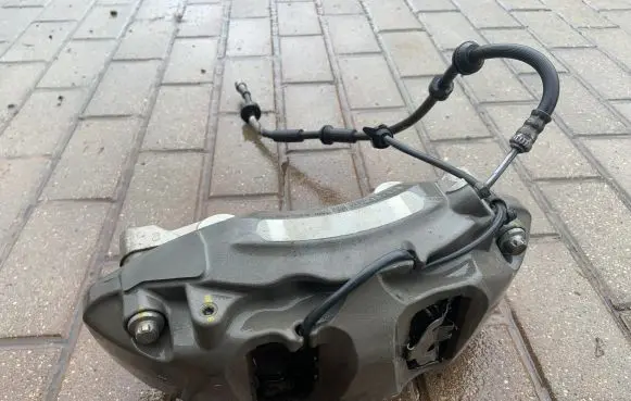 Audi Q7 4M Front brake caliper 4M0615106EB