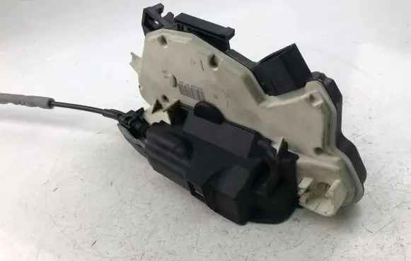 Volkswagen PASSAT B7 Coupe door lock (next to the handle) 1S1837015B